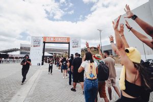 Fila para o check in dos participantes